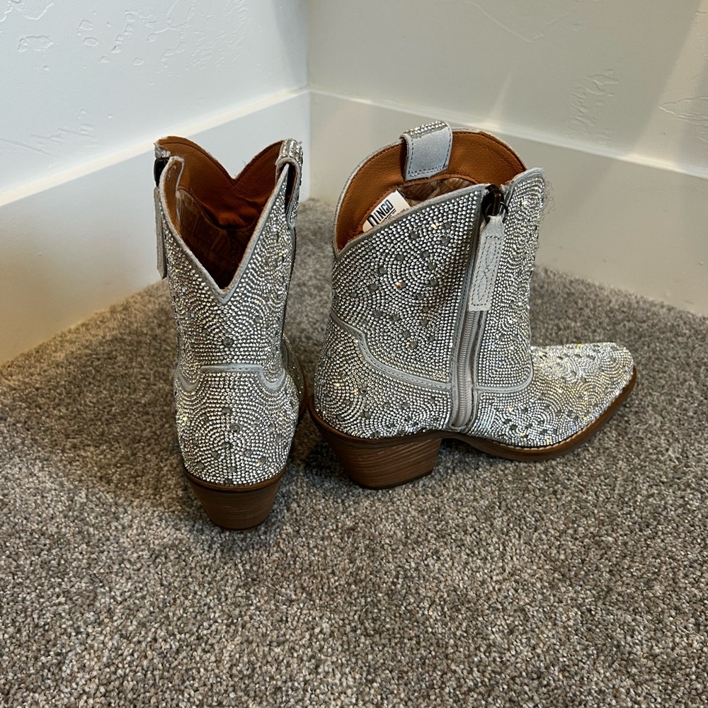 DINGO RHINESTONE BOOTS! Size 7.5, NEVER BEEN WORN - Picture 2 of 7
